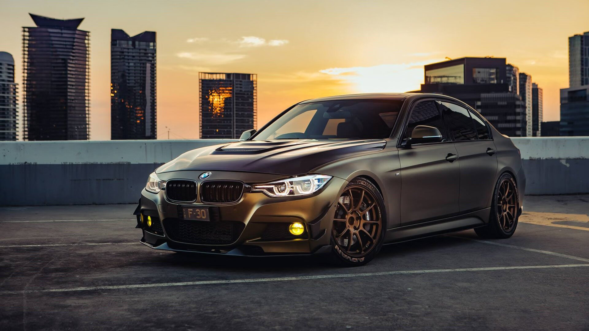 绘制“足球+旅游+体育”一体化发展产业链，推广城市足球文化，画一幅足球文化的画