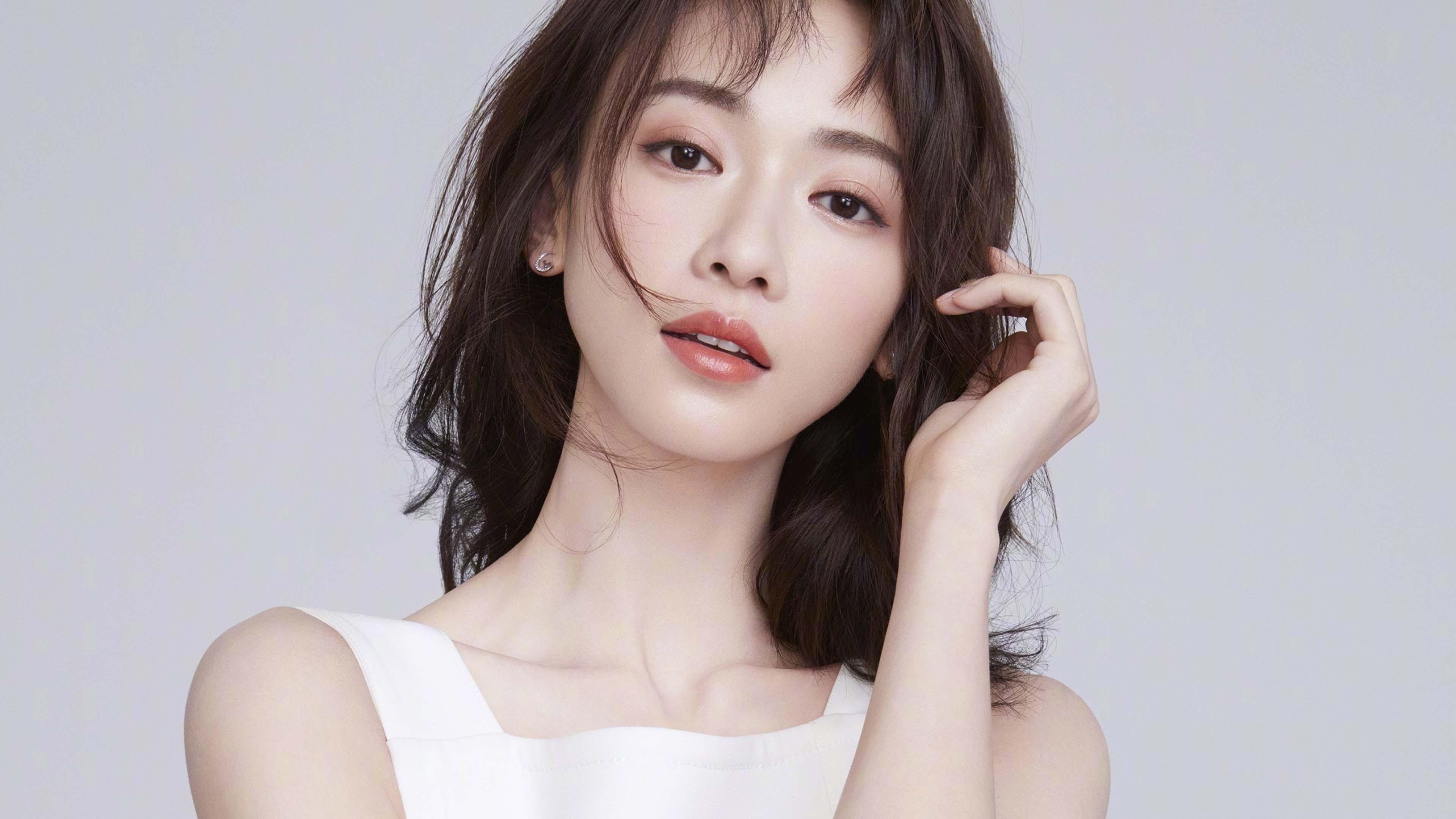 国际足球赛事中球员们努力奋斗,为胜利而战,国际足联对足球运动员规划规则