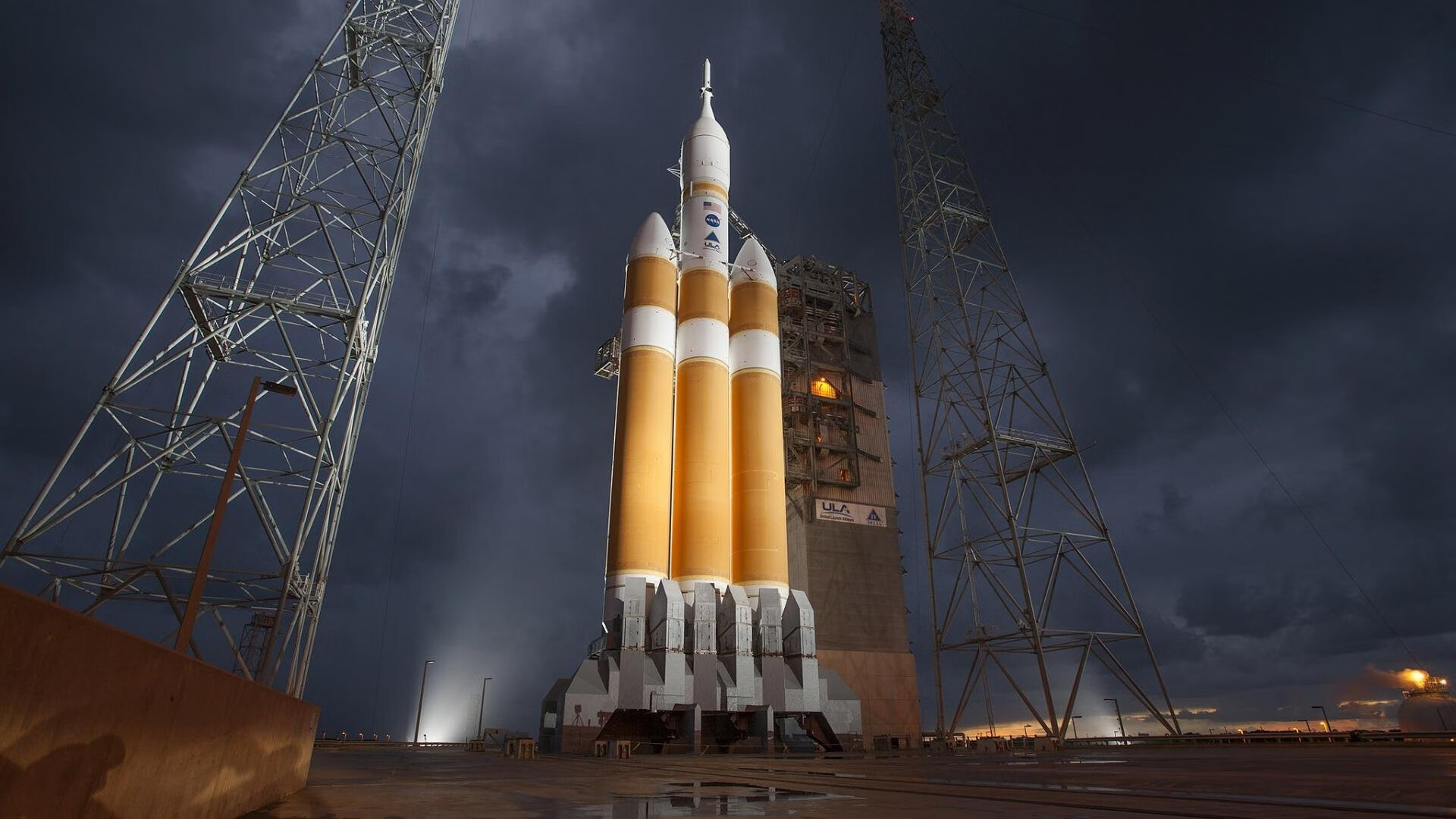 皇家社会中前场穿插跑动打穿对手阵型，皇家社会出场阵容